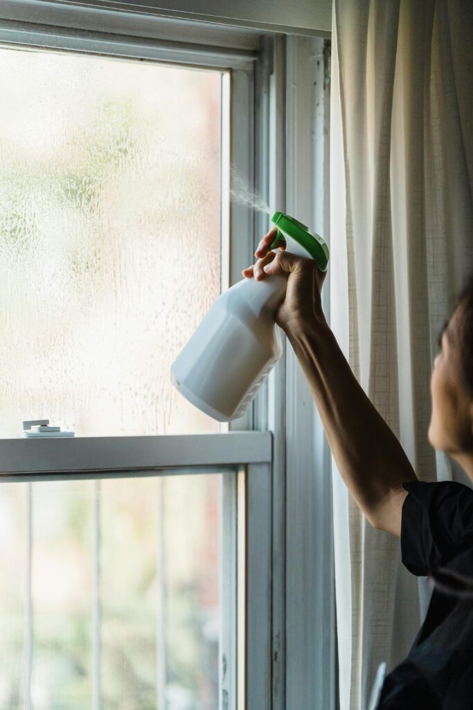Esses truques vão te ajudar a limpar os vidros da sua casa e manter os vidros limpos por mais tempo