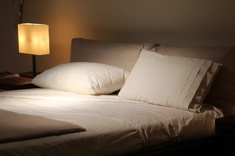 Utilize capas protetoras para voce retirar na hora de dormir e evitar ácaros na sua casa
